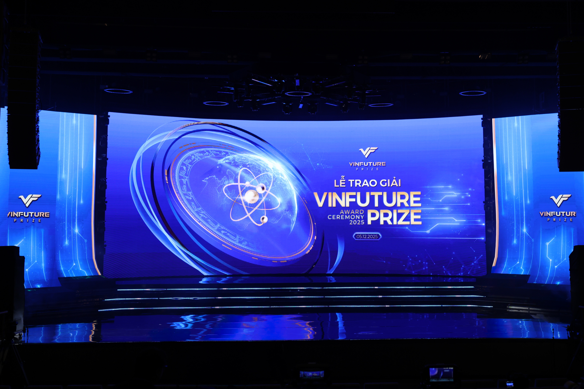 Lễ trao giải VinFuture 2025 diễn ra tối 5/12