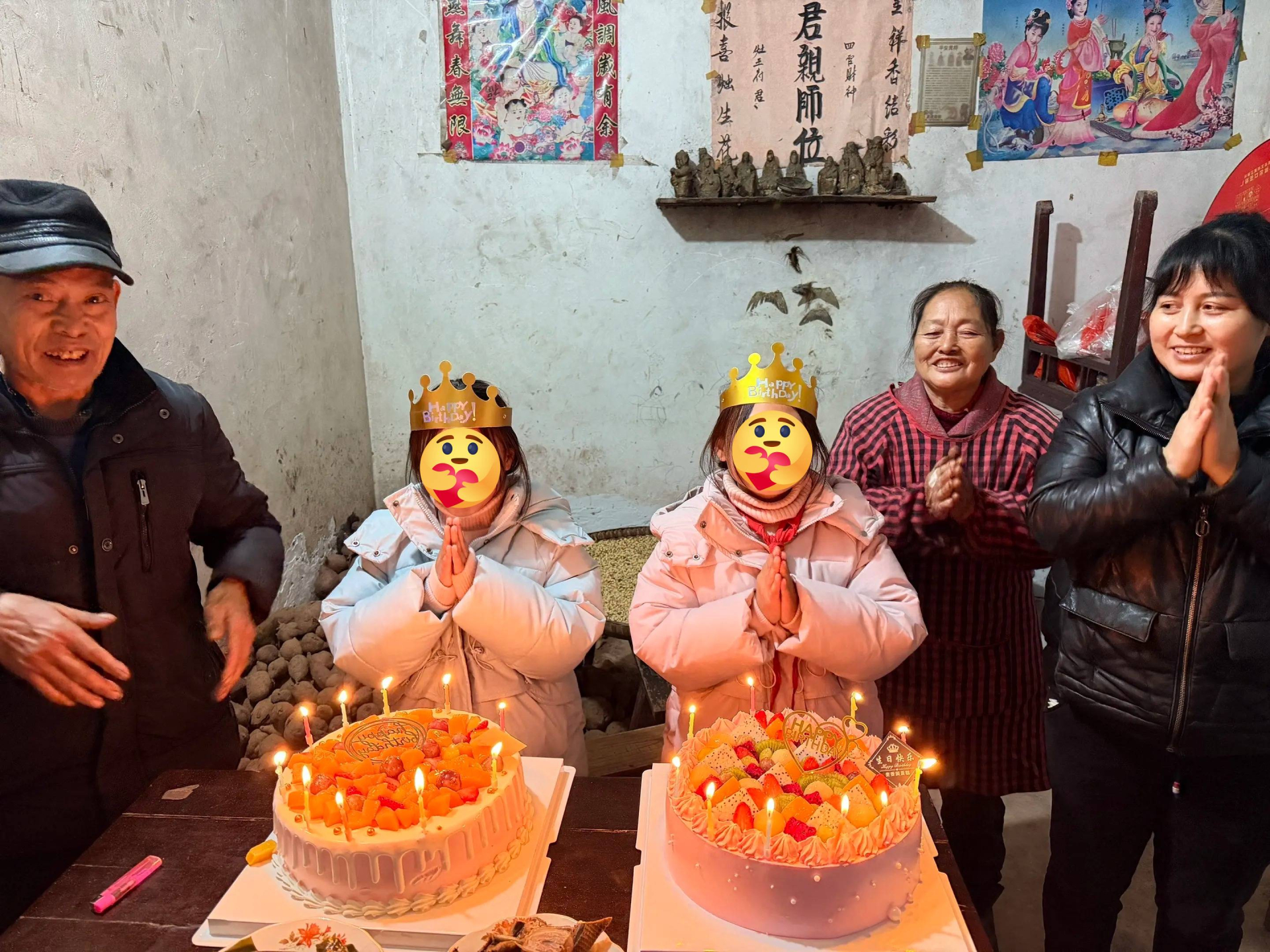 Dù gia cảnh gia đình không quá giàu có, bố mẹ hai chị em chưa bao giờ để các con thiếu thốn tình cảm