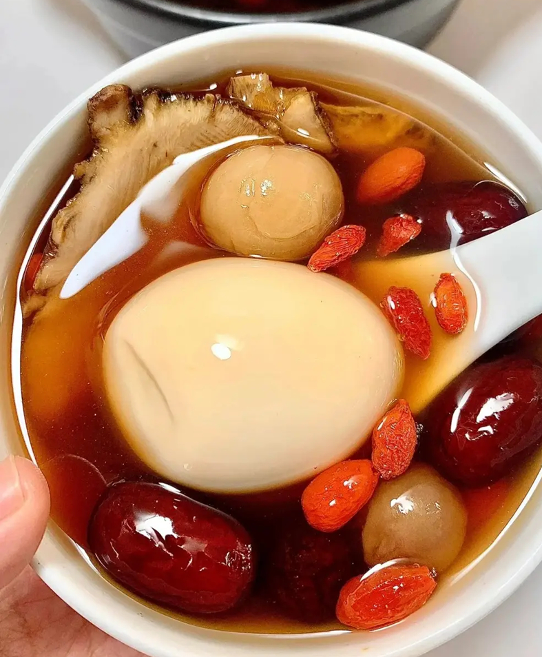 Đừng chỉ ăn trứng luộc, trứng rán nữa, kết hợp với nguyên liệu này nam bổ thận, nữ bổ huyết, người già, trẻ em bổ dạ dày