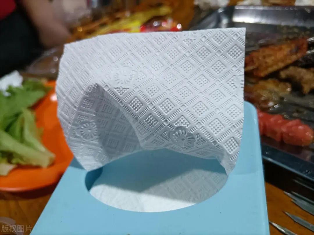 Phát hiện nhiều mẫu khăn giấy chứa vi khuẩn vượt ngưỡng cho phép 13 lần: Chuyên gia cảnh báo 1 loại ngấm đẫm chất gây dị ứng, ung thư