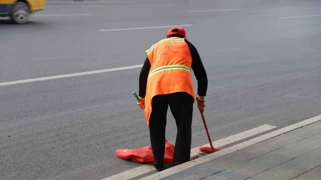 Sau sự việc, người đàn ông lại trở về với công việc thường nhật