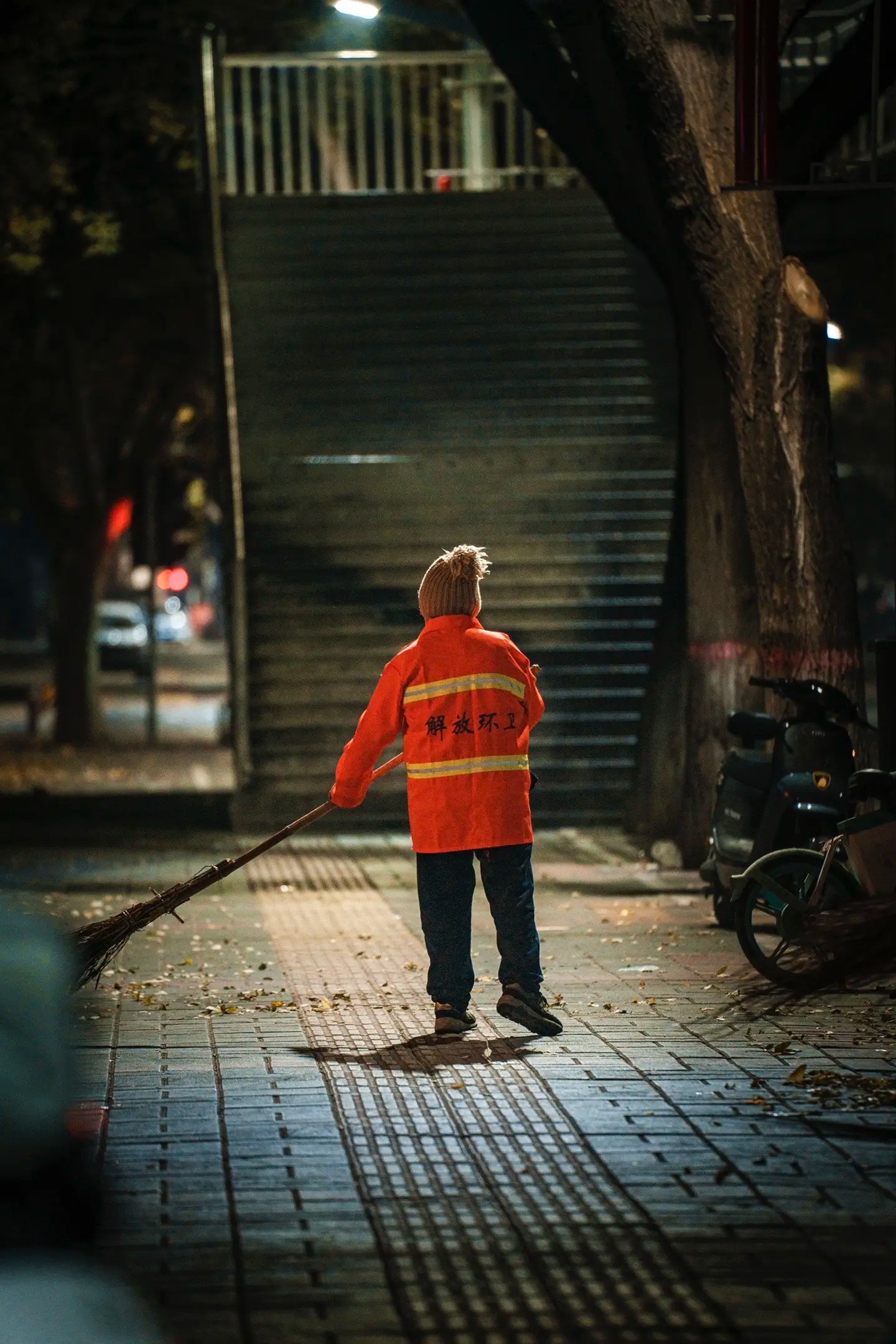 Cuộc sống của nam lao công rất khó khăn (Ảnh minh họa)