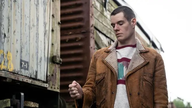 Adam là một nhân vật khá nổi loạn trong phim (Ảnh: Netflix)