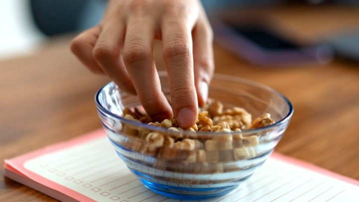  Cẩn thận 2 món ăn vặt tưởng tốt cho sức khỏe nhưng 