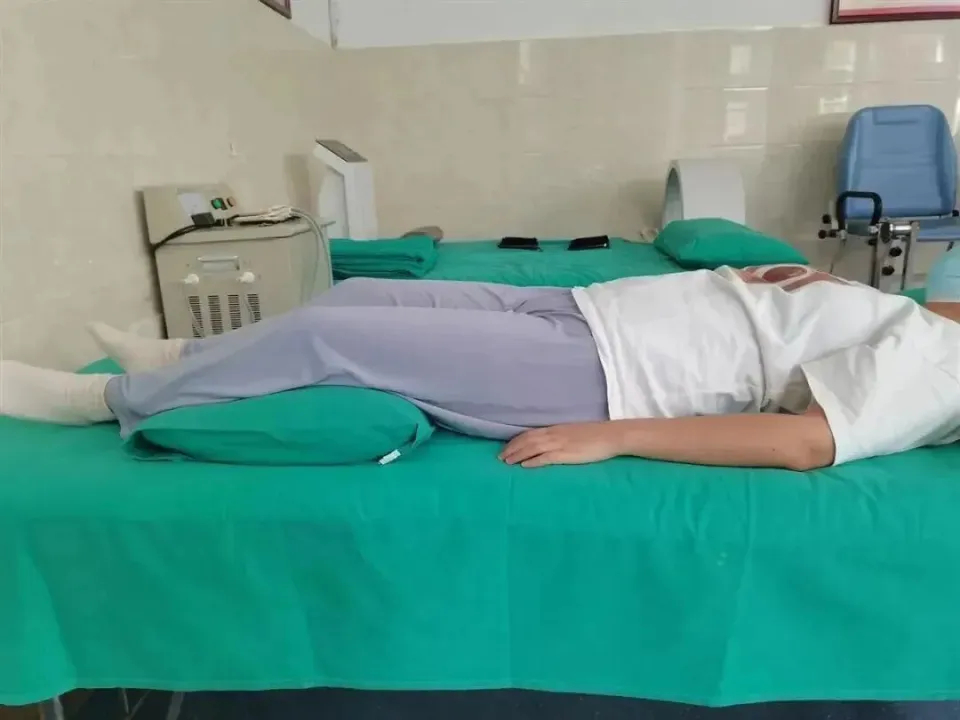 Ngủ 1 giấc dậy, cô gái 21 tuổi phát hiện mông mình trong tình trạng khủng khiếp, bác sĩ cảnh báo: Thứ này không thể dùng suốt đêm!