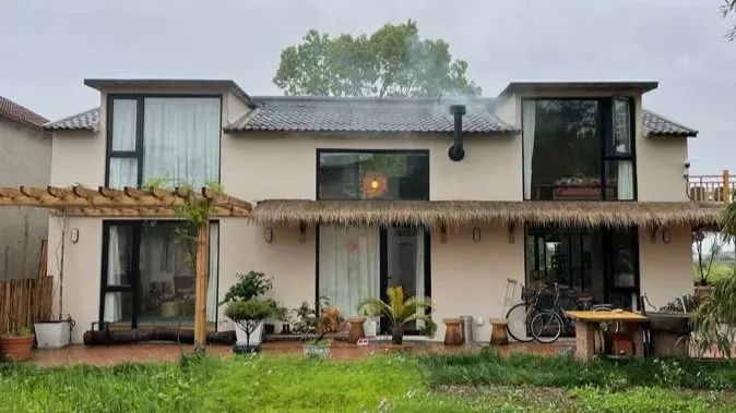 Shipper mở tiệc tân gia mời cả công ty, đến nơi tất cả chết lặng