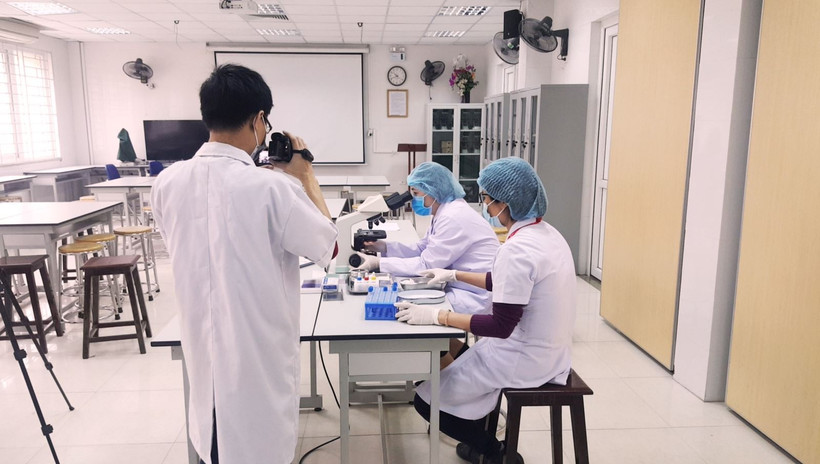 Chiếc áo blouse là biểu tượng của ngành Y (Ảnh: HMU)