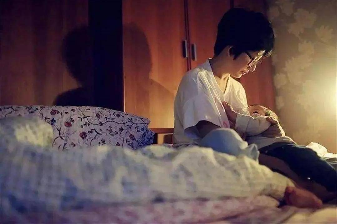 Việc tìm bảo mẫu, người chăm sóc trẻ cần kỹ lưỡng (Ảnh: Sohu)