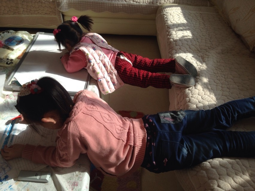 Được cả hai chị em luôn!!!