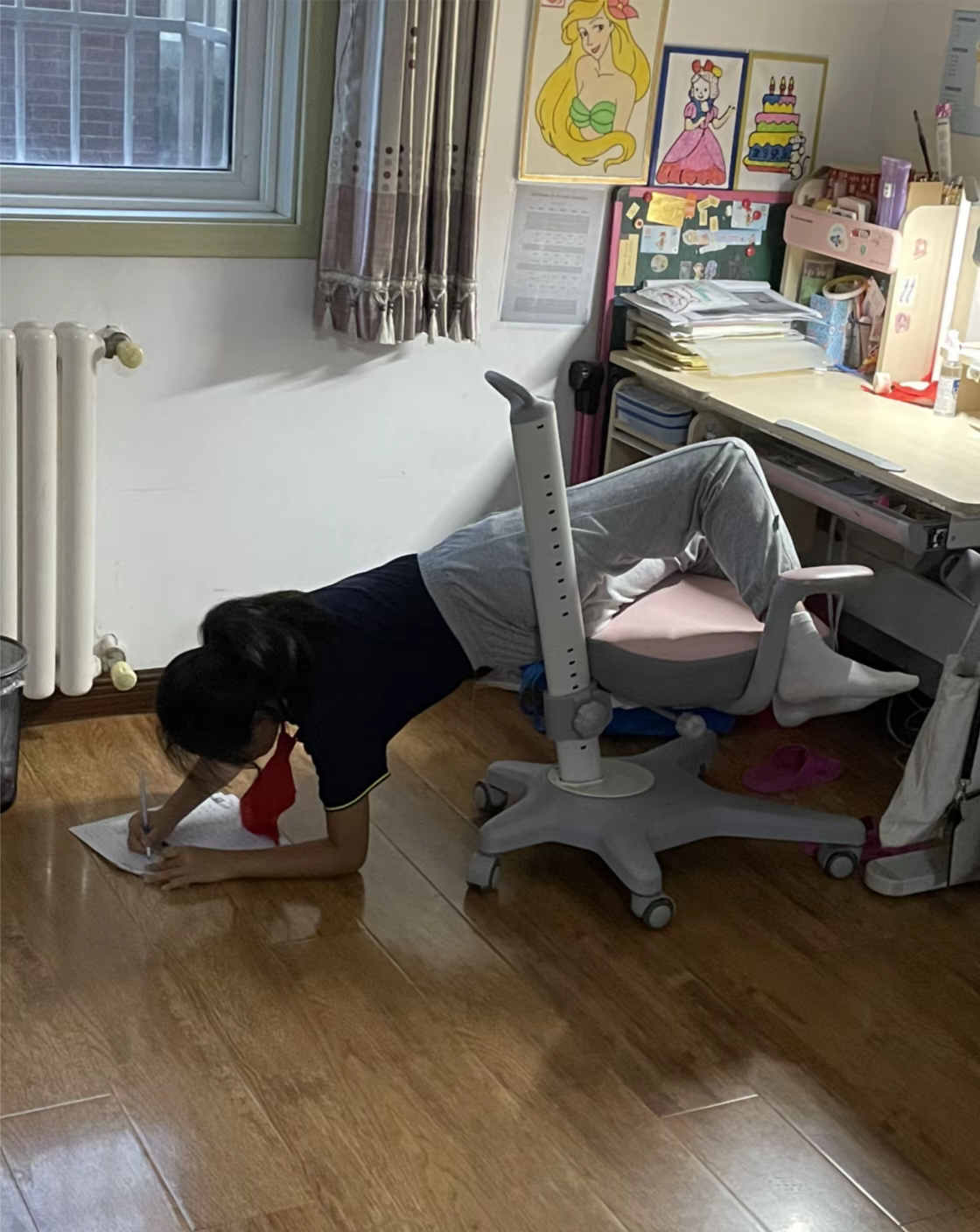 Chỉ có tư thế bạn không nghĩ ra chứ không có tư thế nào học sinh tiểu học không làm được