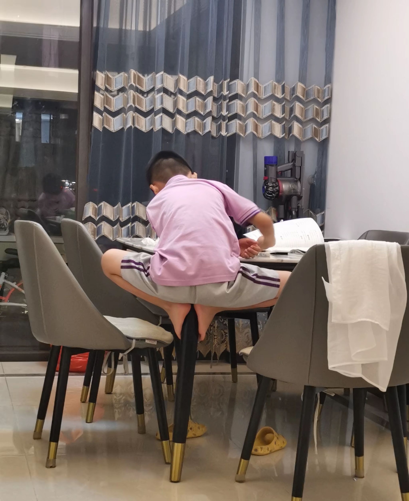 Vừa học vừa luyện công thế này thì giỏi quá rồi