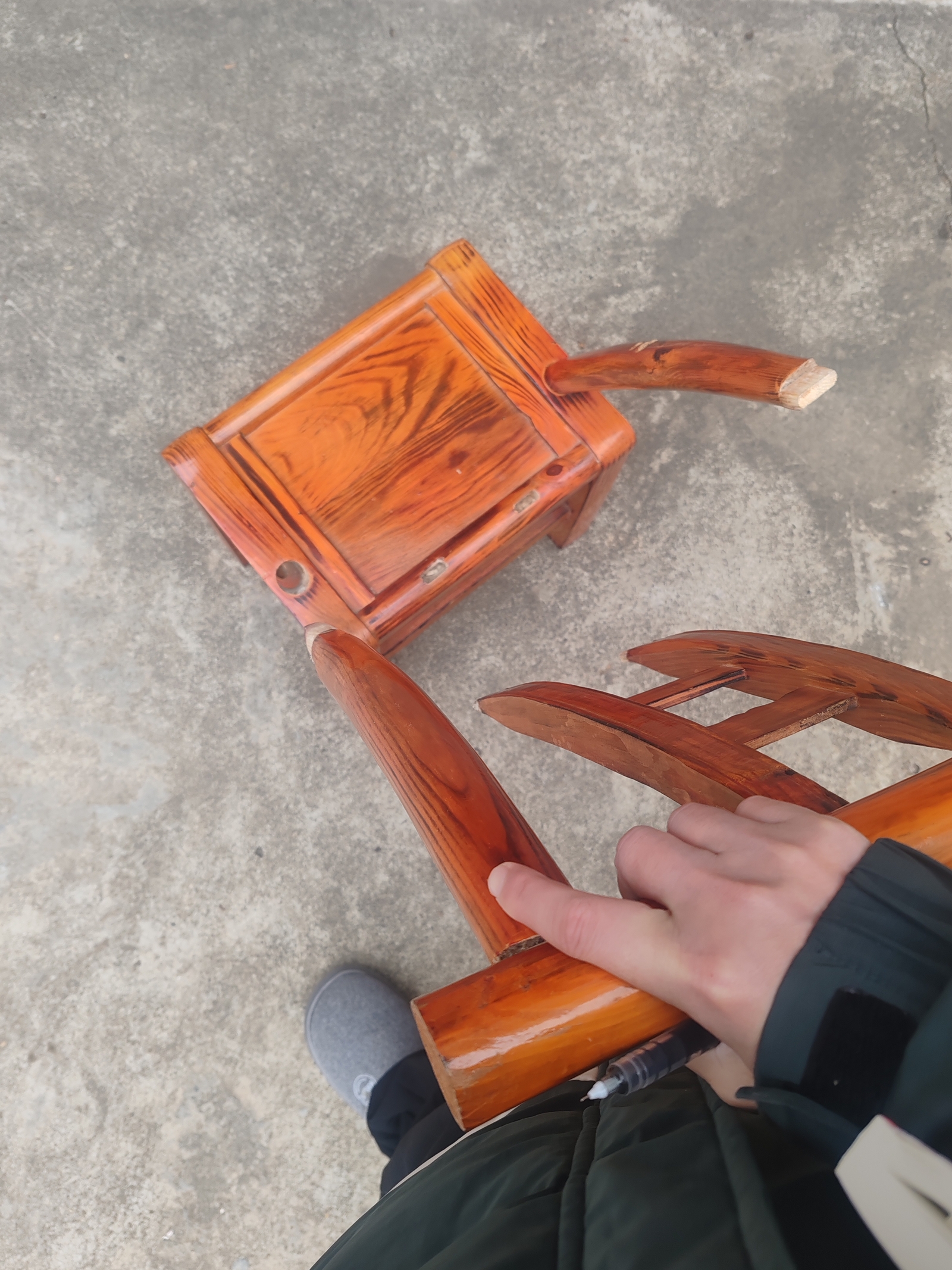 Tết này bánh chưng ngon quá hay là do cái ghế này đến tuổi 