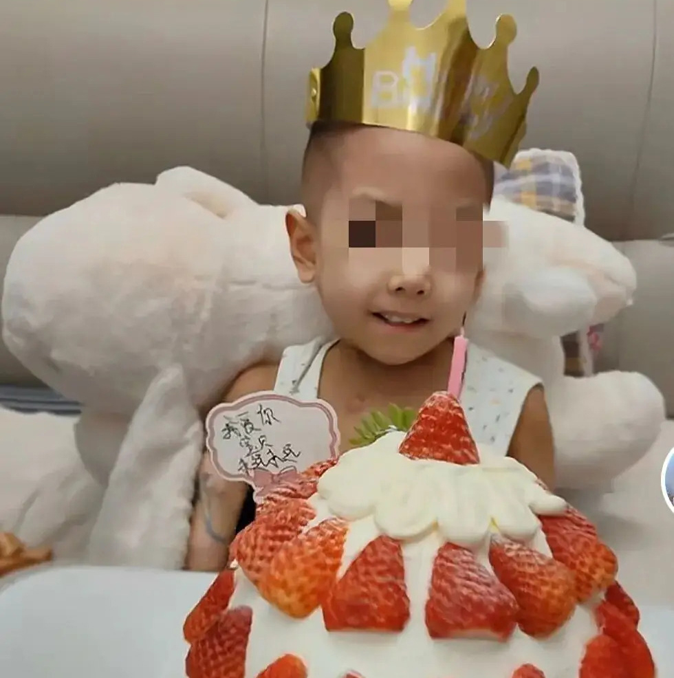 Bé gái 9 tuổi qua đời vì ung thư, bác sĩ tiết lộ sự thật đáng sợ: Bệnh này THÍCH