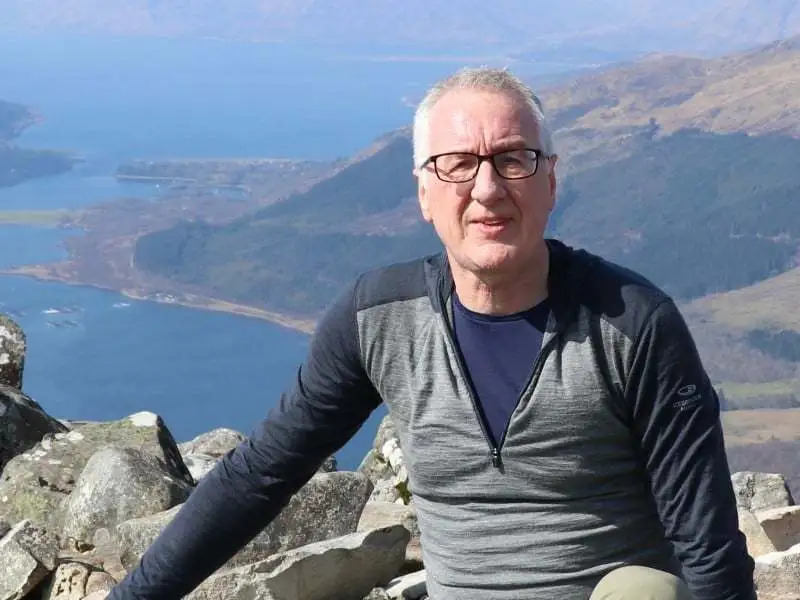 Gordon Robb ngay trước khi bị đột quỵ rất chăm đọc sách, vận động