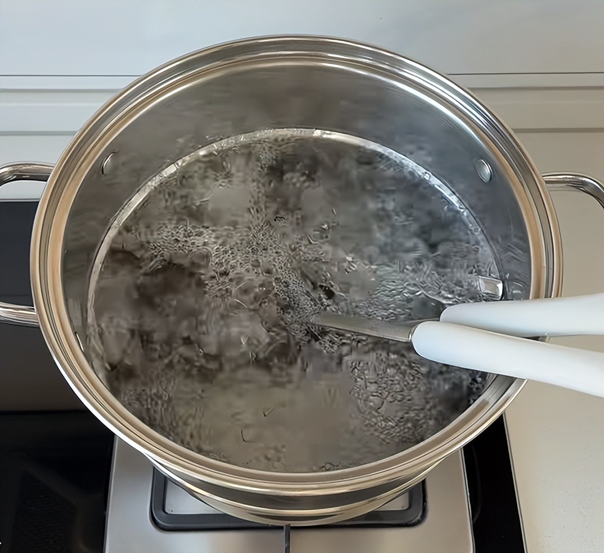 40 năm nội trợ, mẹ tôi có 2 chiêu dọn dẹp thần thánh: Tôi học cả đời vẫn thấy mình