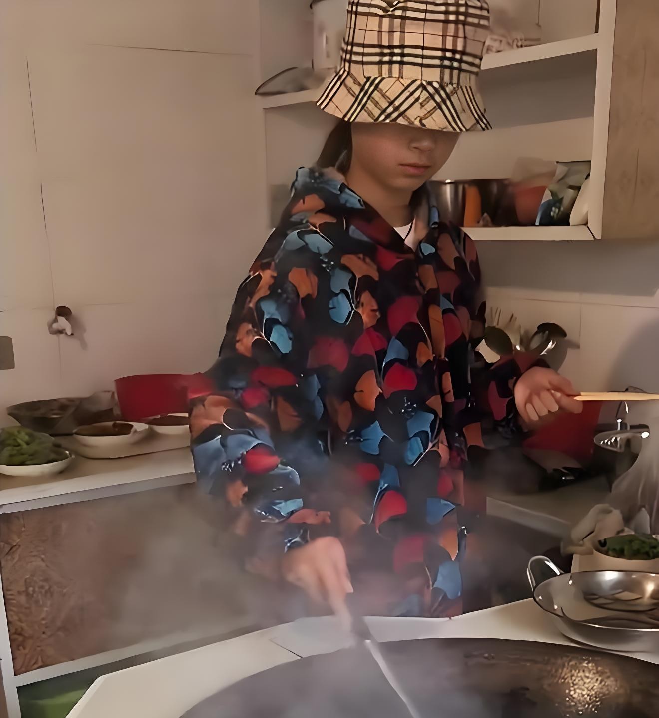 Nhiều người khen cô bé song cũng bày tỏ những lo ngại khác (Ảnh chụp màn hình)