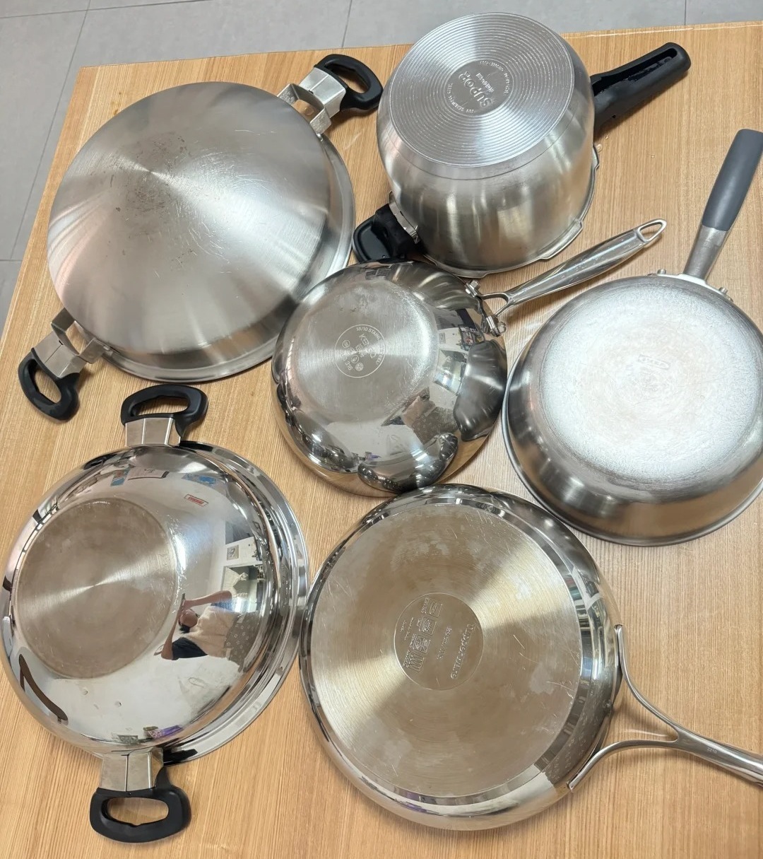 Thánh thần ơi, chiếc nồi 20 năm tuổi của mẹ tôi đến giờ vẫn sáng bóng nhờ bí quyết này 