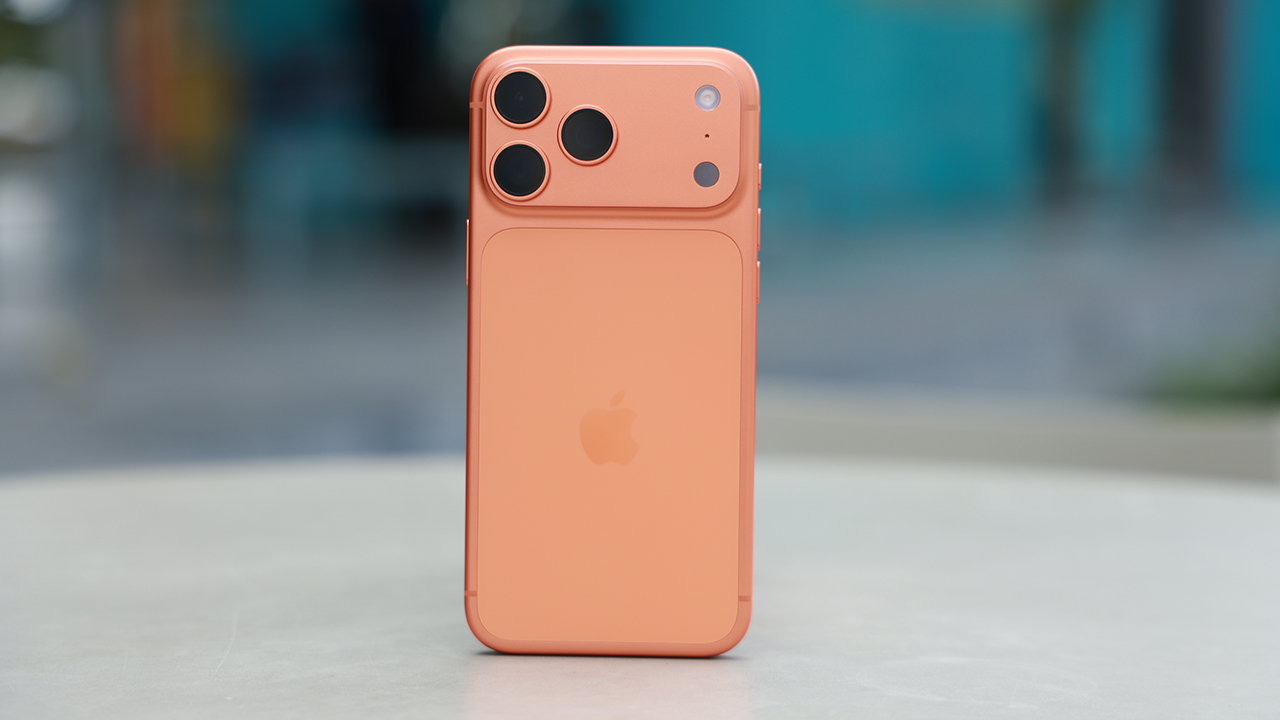 iPhone 17 Pro Max bị bán tháo hàng loạt, điều gì đang xảy ra? 