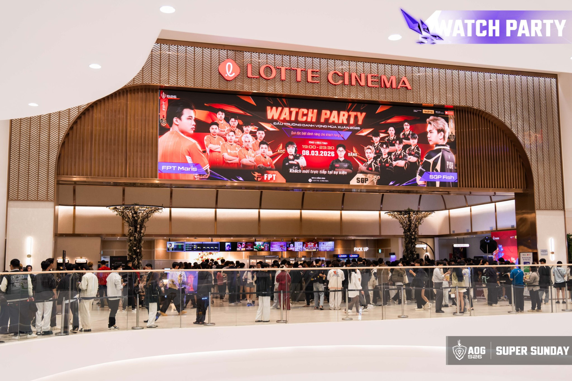   Đông đảo khán giả Liên Quân Mobile đã đến Watch Party theo dõi trận đấu siêu kinh điển của ĐTDV  