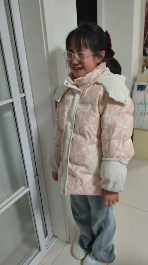 Tuy nhiên em trai em đã phá hỏng mọi công sức khiến em vừa tức vừa tủi thân đến bật khóc