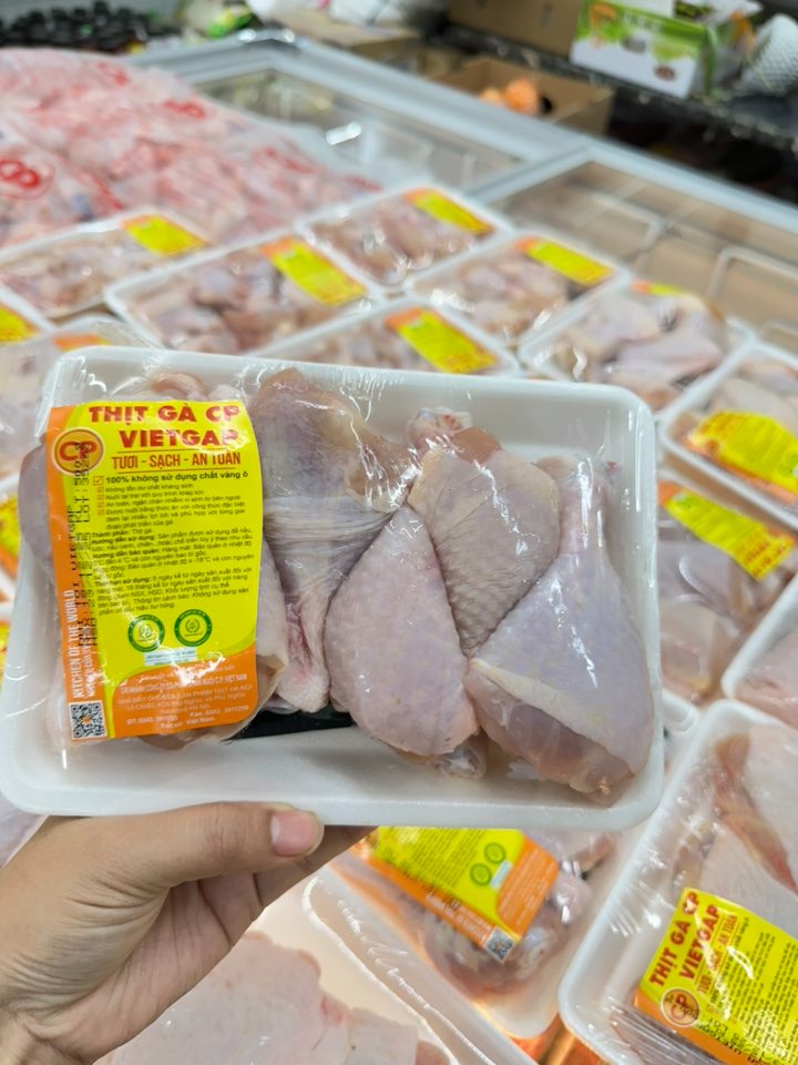 Mua gà đóng khay trong siêu thị: Nhân viên tiết lộ chi tiết 