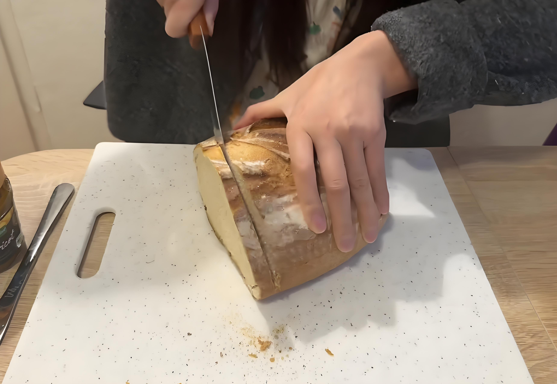 Chỉ nhìn bàn tay cũng biết cô gái đã cố gắng như thế nào...