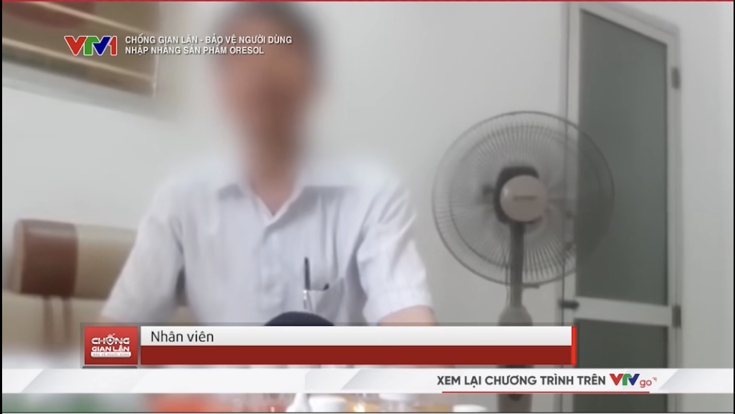 Một nhân viên doanh nghiệp sản xuất