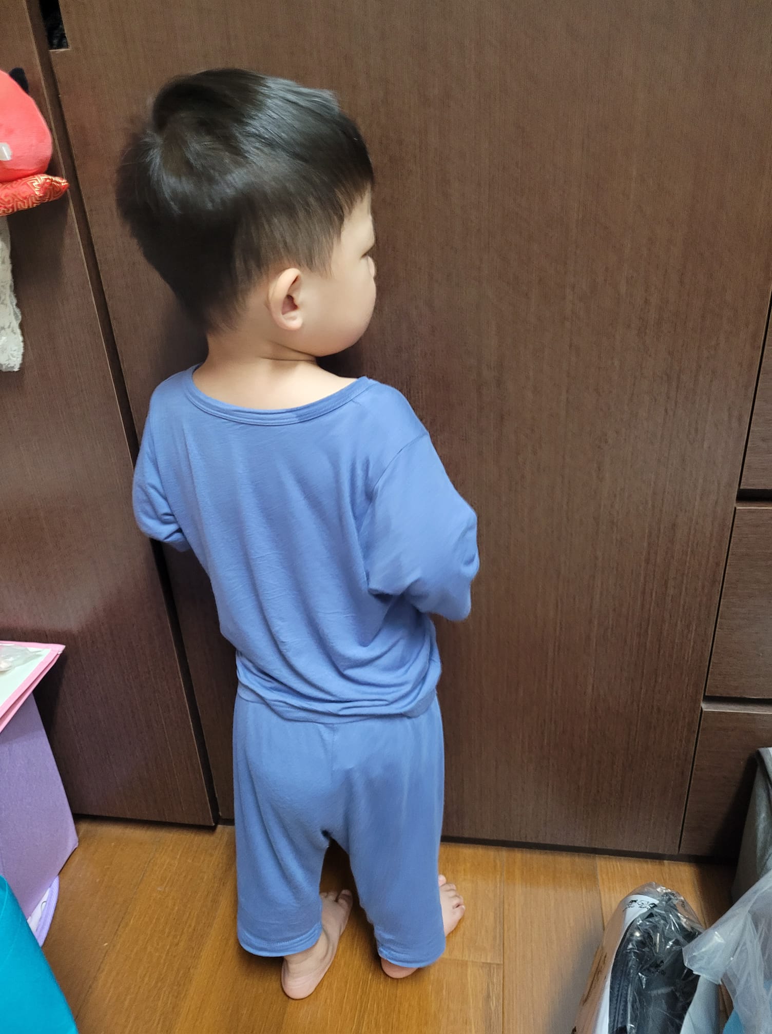 Combo úp mặt vào tường + đếm kiến tính ra cũng vui phết