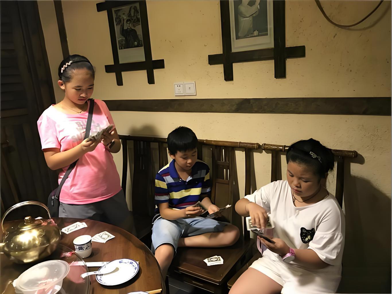 Anh chị em trong nhà có thân thiết hay không, nhìn vào 3 điểm này là biết: Rất trúng tim đen!