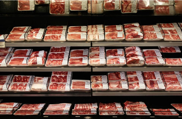Thịt đóng khay nhìn giống nhau, nhưng người làm siêu thị chỉ chọn 1 kiểu