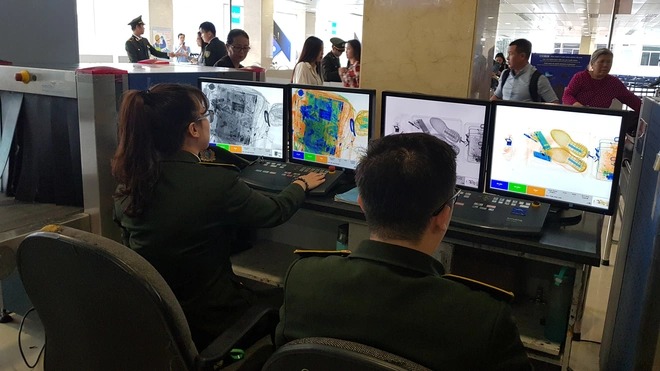 Màn hình khu vực soi chiếu người và hành lý tại nhà ga quốc nội, sân bay quốc tế Tân Sơn Nhất