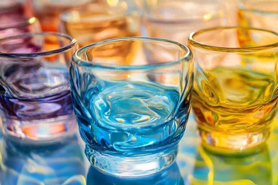 6 loại cốc tuyệt đối KHÔNG nên đựng nước nóng: Uống “nước ấm cho khỏe” nhưng coi chừng biến thành… uống độc mỗi ngày