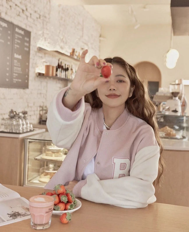 Nhà thiết kế 51 tuổi vẫn trẻ trung như thiếu nữ, hé lộ 10 thói quen chống lão hóa để duy trì vóc dáng và làn da