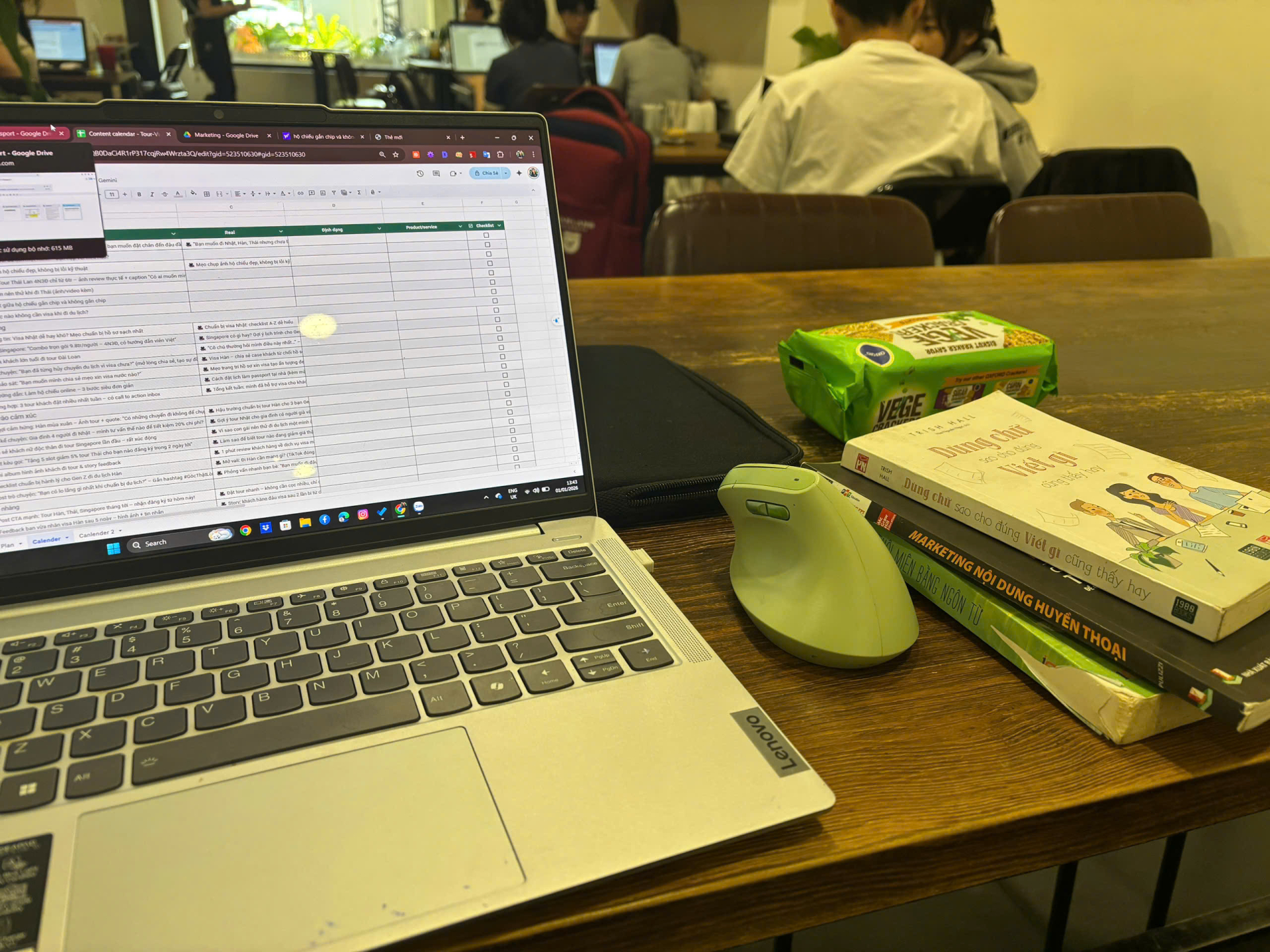 Nhờ có chiếc laptop mua trả góp bằng thẻ tín dụng mà Trà Giang đã kịp nhận 1 dự án freelancer