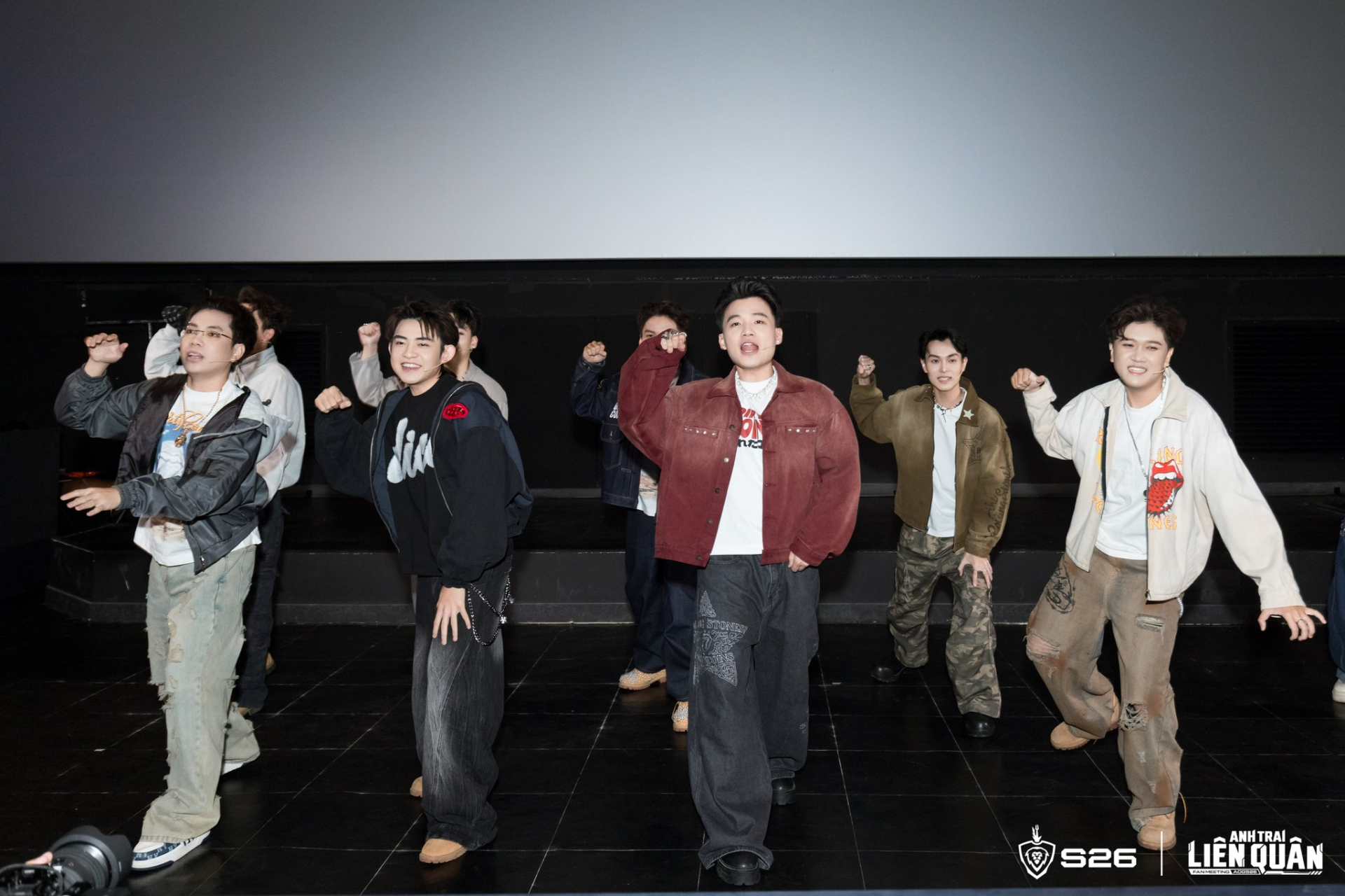 “Anh Trai Liên Quân” quậy tung fan meeting AOGS26: Triết - Karl visual căng đét, Lai Bâng - ADC hóa “tiếp viên trà chanh” 