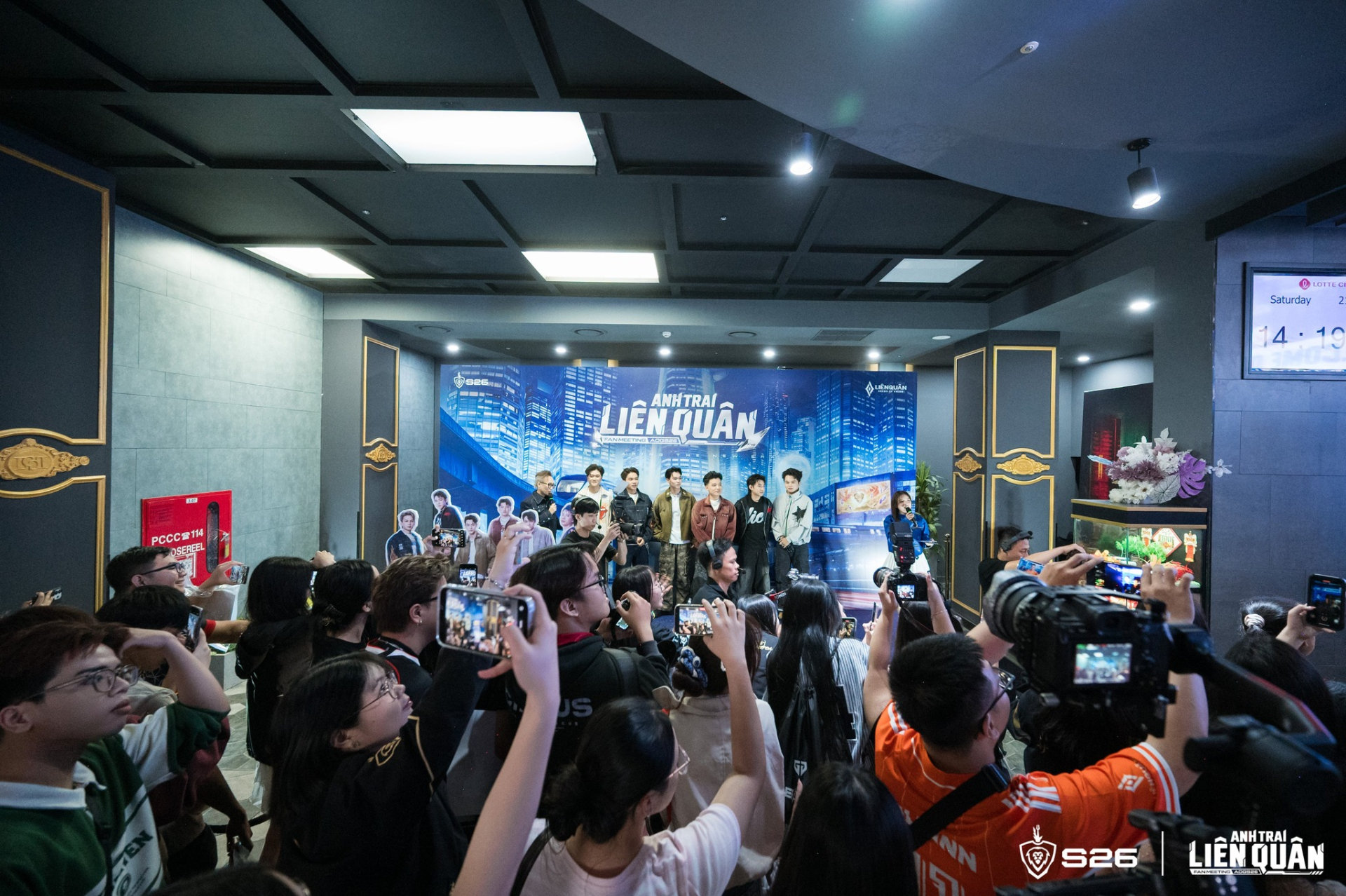 “Anh Trai Liên Quân” quậy tung fan meeting AOGS26: Triết - Karl visual căng đét, Lai Bâng - ADC hóa “tiếp viên trà chanh” 