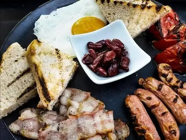 Ngày càng có nhiều người mắc ung thư đại trực tràng, bác sĩ cảnh báo: Thà nhịn đói còn hơn ăn nhiều 5 thực phẩm này