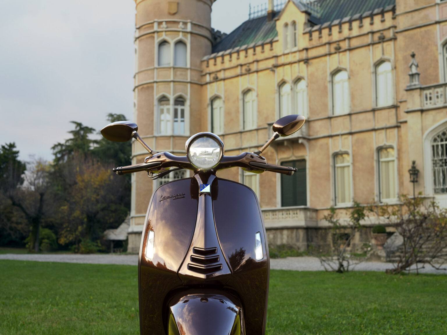 Xe Vespa giá 550 triệu đồng đẹp cỡ này!