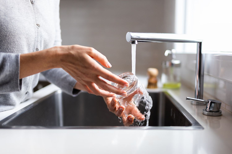 7 thứ KHÔNG BAO GIỜ nên rửa với nước nóng, nhiều người mắc sai lầm rồi nhận 