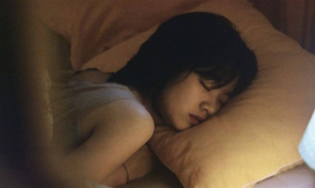 Nữ sinh 20 tuổi cân nặng tăng vọt lên 90kg, mắc tiểu đường, huyết áp cao vì 1 thói quen nhiều người làm mỗi đêm