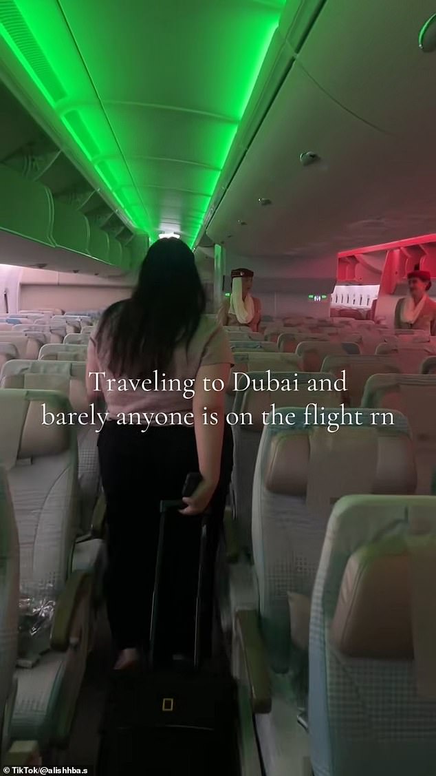 Không dễ tin đây là bức ảnh chụp được trong chuyến bay đến Dubai hiện tại