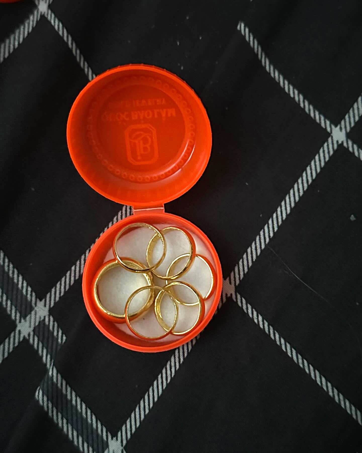   Bức ảnh 1 cây vàng đầu tiên do cô đăng tải  