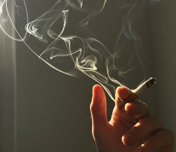 Khói thuốc không phải nguyên nhân duy nhất gây ung thư phổi (Ảnh minh họa)