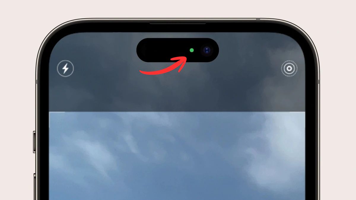 Dấu chấm xanh trên iPhone bị vô hiệu hóa, hàng triệu người đối mặt nguy cơ bị quay lén