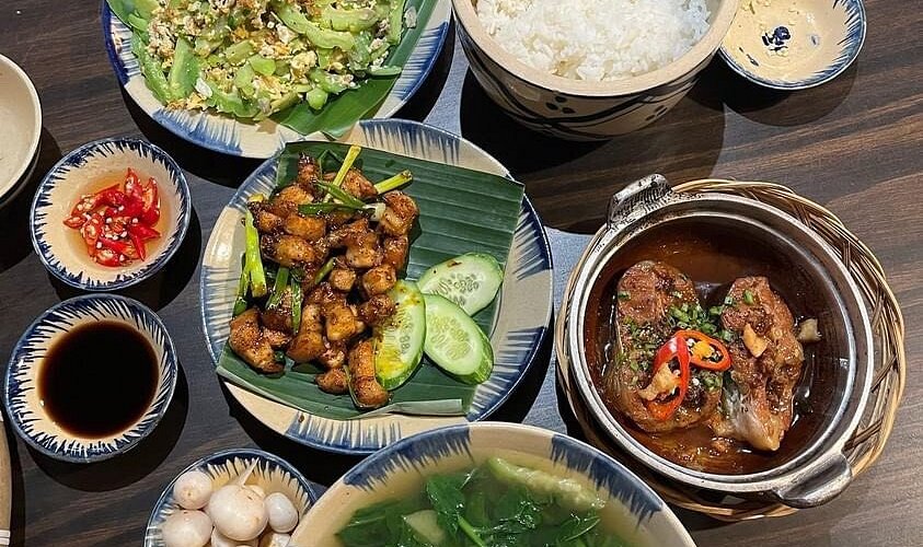 Món ăn tại Cơm quê Dượng Bầu.