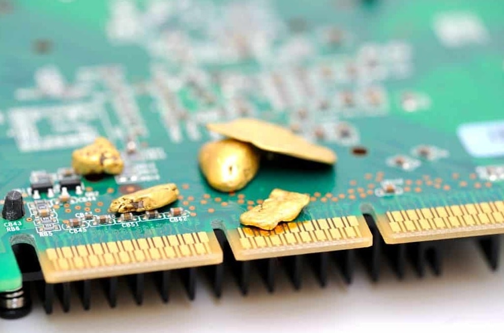 Đừng vội vứt điện thoại, laptop cũ: Tiền cả đấy! 