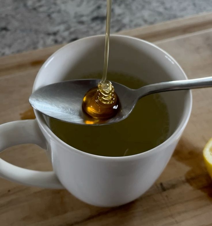 Tuyệt đối không cho trẻ dưới 1 tuổi dùng mật ong (Ảnh minh họa)