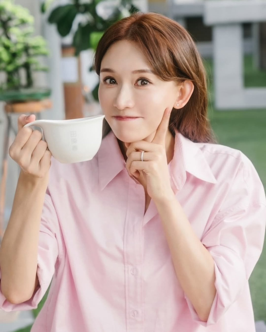 Siêu mẫu 51 tuổi vẫn trẻ đẹp như mới 30 nhờ 5 bí quyết chống lão hóa mà không cần ăn kiêng