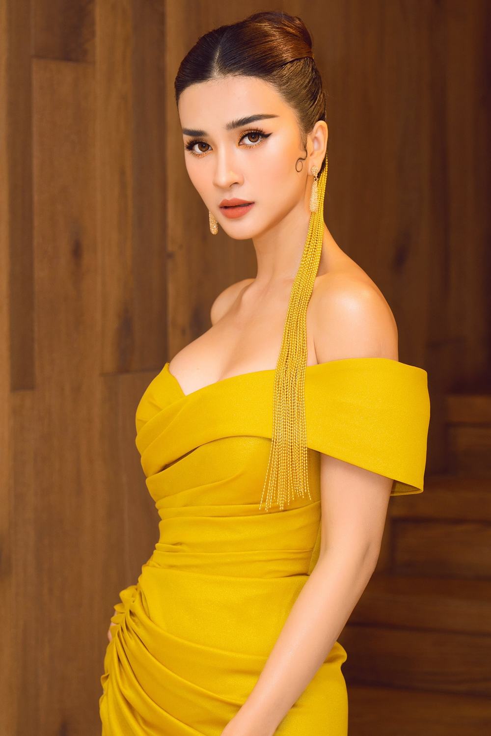 Kim Tuyến là NSƯT trẻ đẹp được nhiều khán giả yêu mến.