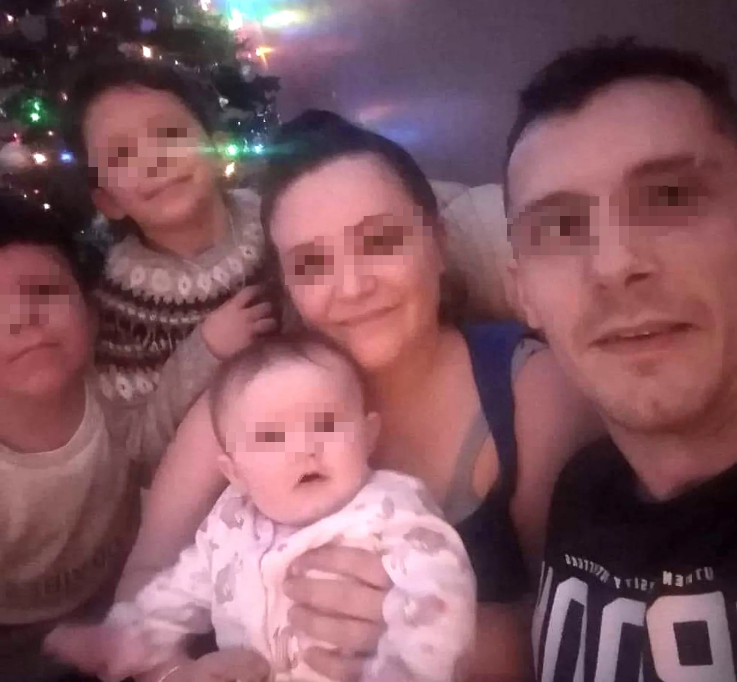 Steve Burrows cùng vợ và các con trước khi phát hiện ung thư đại trực tràng